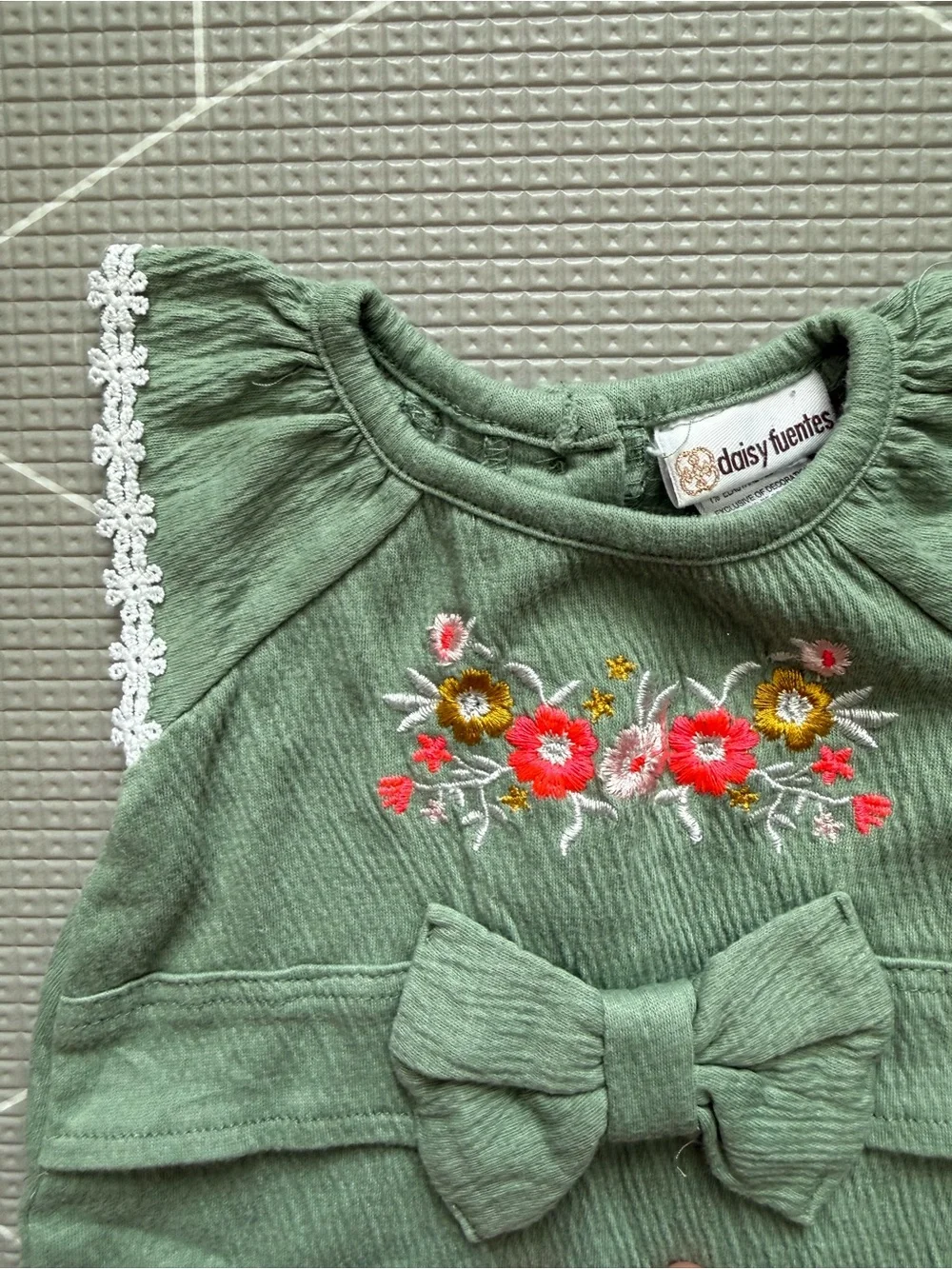 Daisy Fuentes|Baby girl olive Green gauzy Bow jumpsuit  with Floral Embroidery•